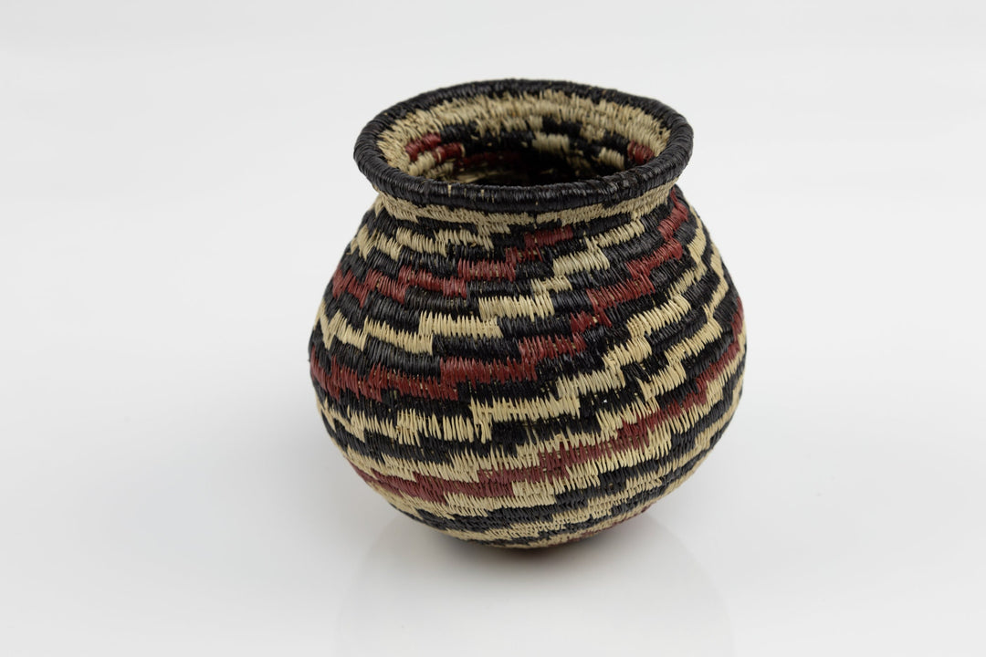 Hand Woven Swirl Design Basket Made By Wounaan And Emberá Panama Indians. Bowl Basket, Woven Basket, Basket Decor, Woven Storage