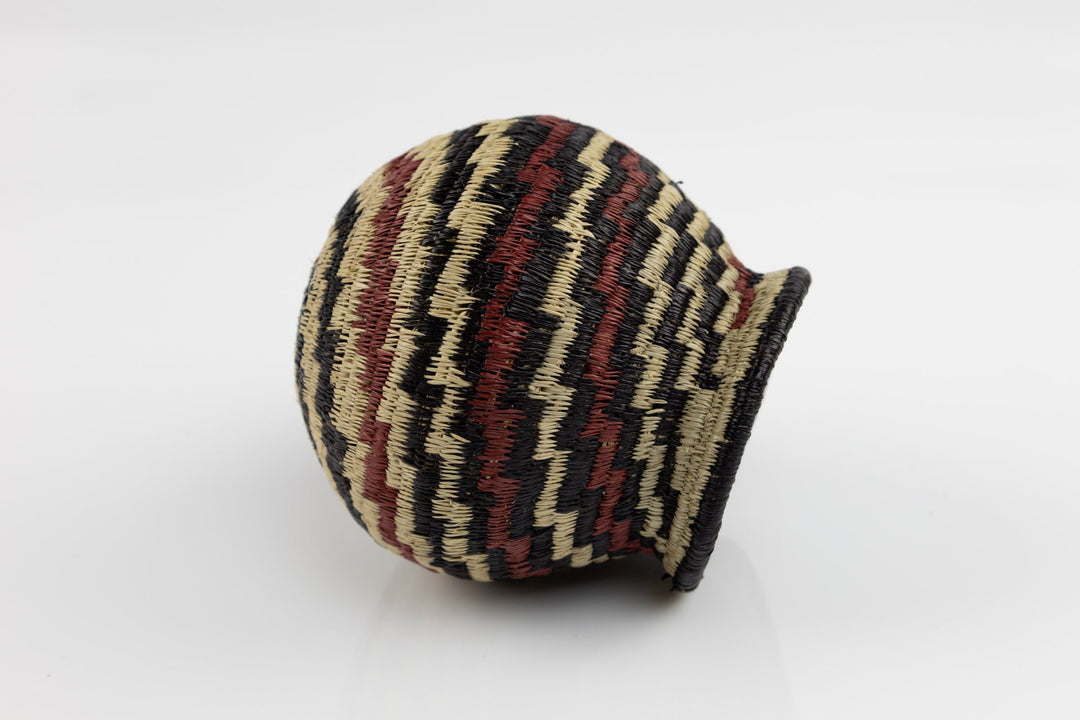 Hand Woven Swirl Design Basket Made By Wounaan And Emberá Panama Indians. Bowl Basket, Woven Basket, Basket Decor, Woven Storage