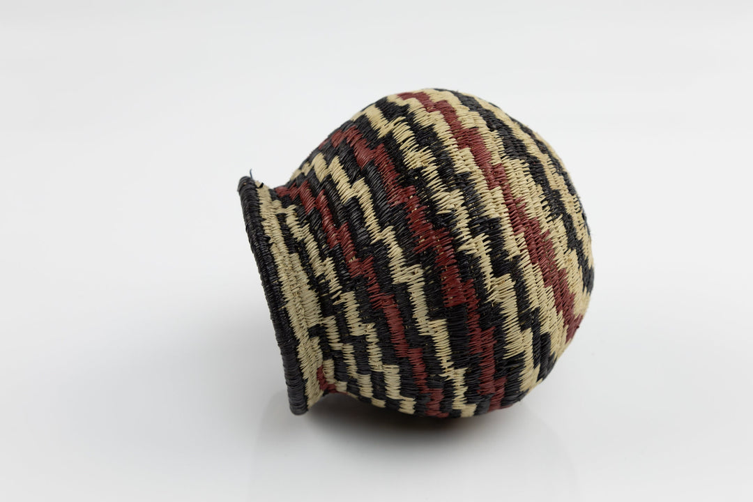 Hand Woven Swirl Design Basket Made By Wounaan And Emberá Panama Indians. Bowl Basket, Woven Basket, Basket Decor, Woven Storage