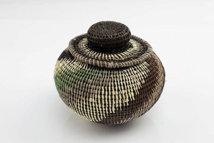 Hand Woven Swirl Design basket with Top Made By Wounaan And Emberá Panama Indians. Bowl Basket, Woven Basket, Basket Decor, Woven Storage