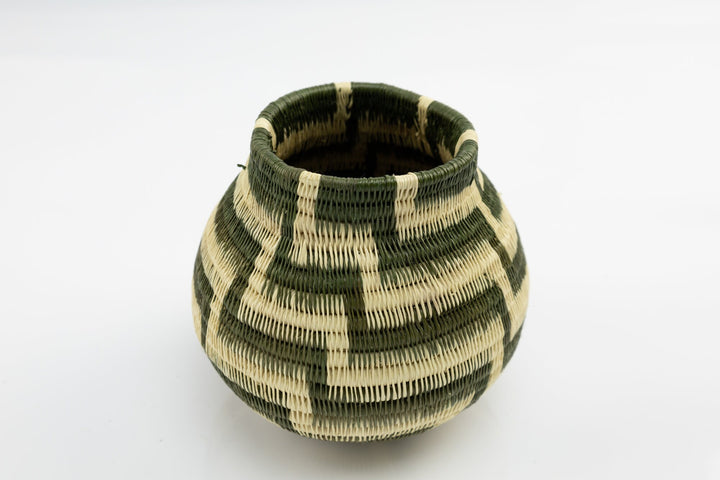 Hand Woven Classic Basket Made By Wounaan And Emberá Panama Indians. Bowl Basket, Woven Basket, Basket Decor, Woven Storage