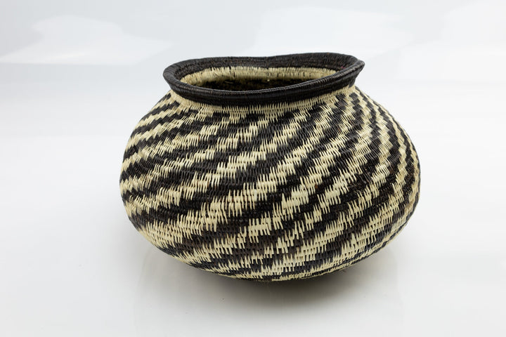 Hand Woven Large Basket Made By Wounaan And Emberá Panama Indians. Bowl Basket, Woven Basket, Basket Decor, Woven Storage