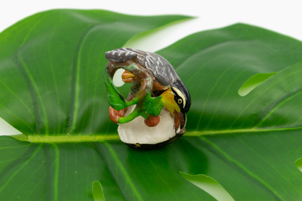 Hand Carved Oriole Bird Tagua Nut Made By Wounaan And Emberá Panama Indians. Animal Statue, Vegetable Ivory, Carving Miniature, Figurine