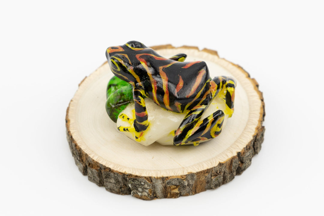 Hand Carved Poison Dart Frog Tagua Nut Made By Wounaan And Emberá Panama Indians. Animal Statue, Carving Miniature, Figurine, Decoration