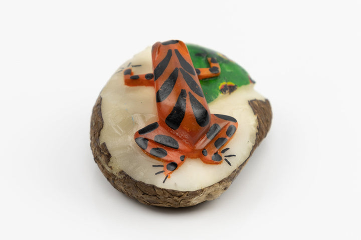 Hand Carved Poison Dart Frog Tagua Nut Made By Wounaan And Emberá Panama Indians. Animal Statue, Carving Miniature, Figurine, Decoration